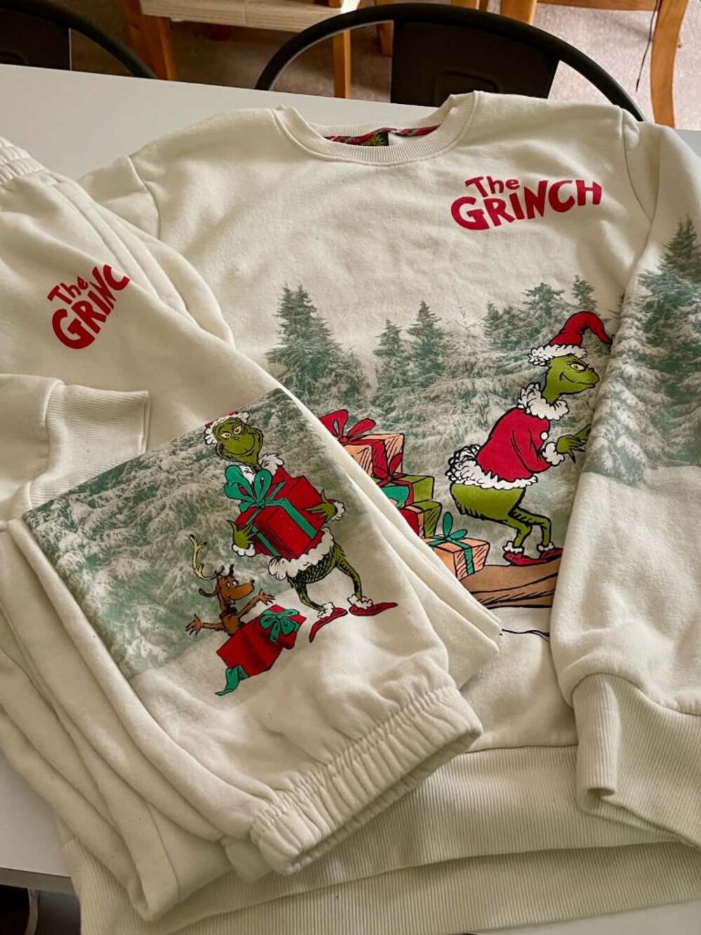 Grinch Target Christmas Holiday Sweatsuit Shirt Pants Outfit size small S EUC